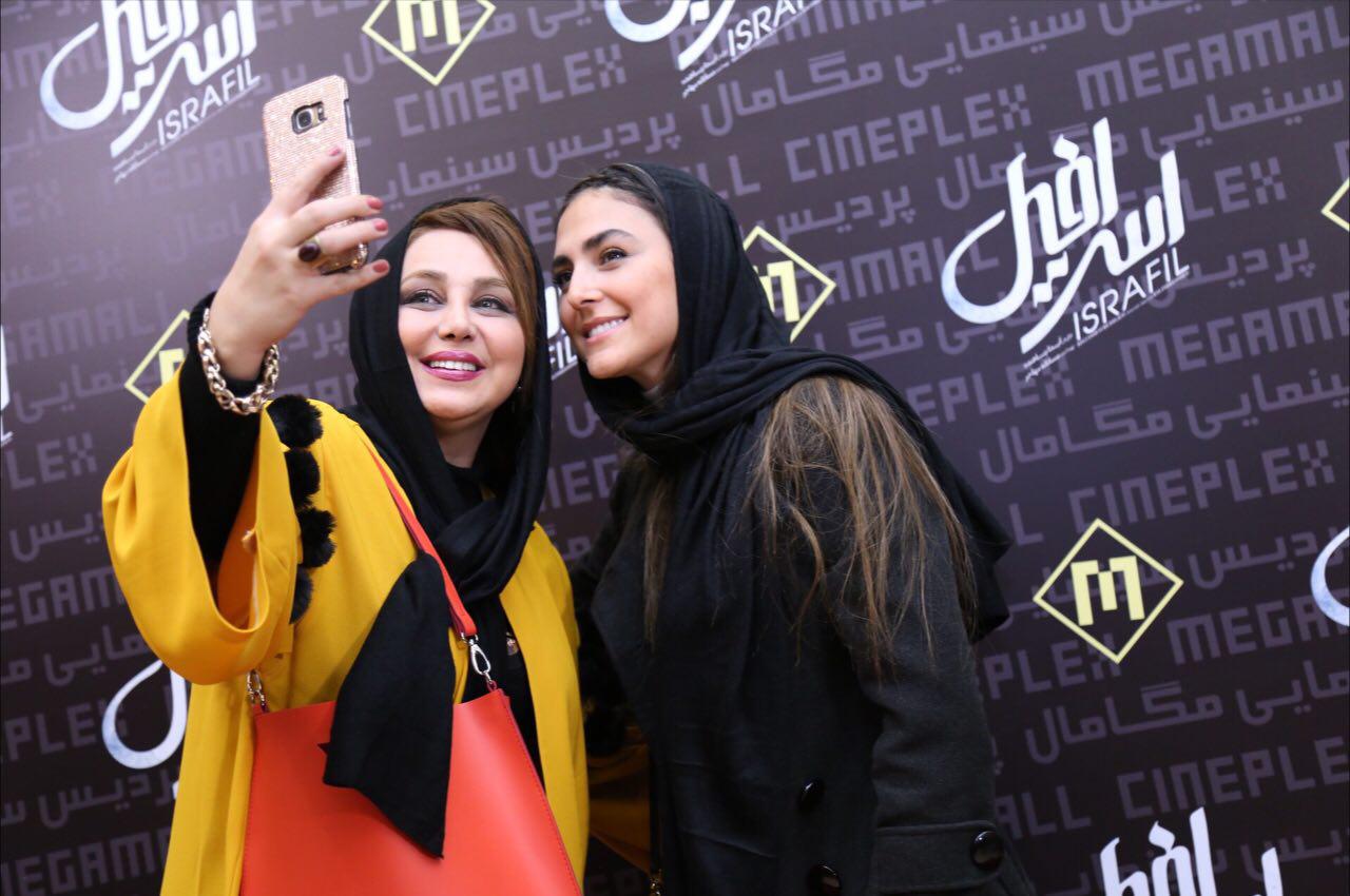 هدی زین‌العابدین در اکران افتتاحیه فیلم سینمایی اسرافیل به همراه بهنوش بختیاری