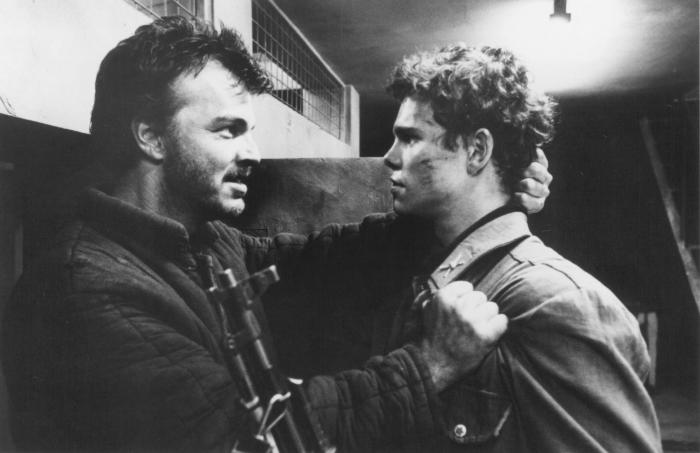 Edward Albert در صحنه فیلم سینمایی The Rescue به همراه کوین دیلون