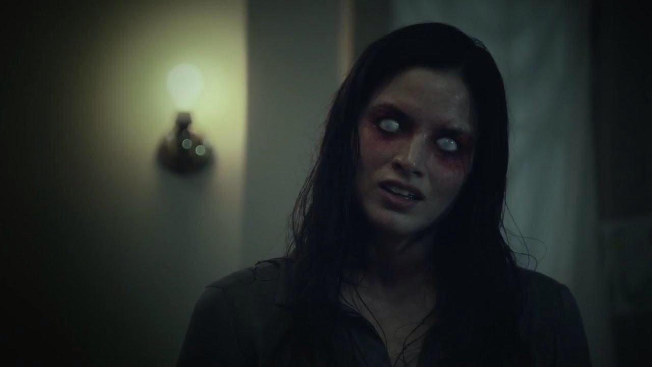 Katrina Law در صحنه فیلم سینمایی Darkness Rising