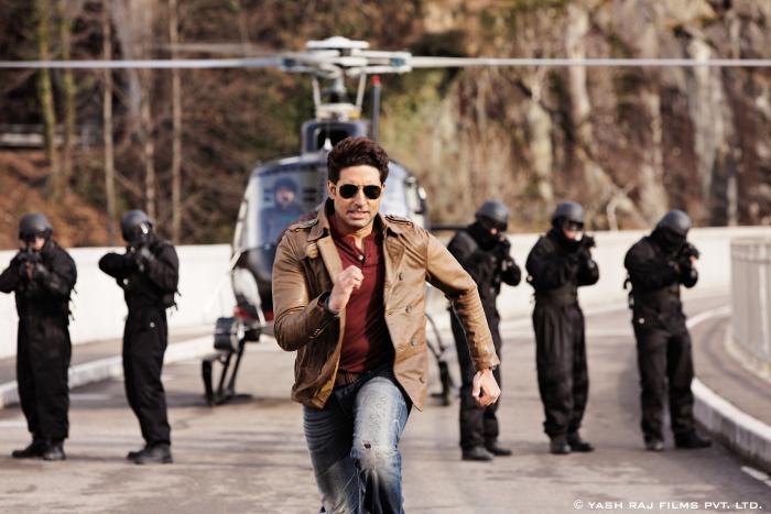 Abhishek Bachchan در صحنه فیلم سینمایی Dhoom:3