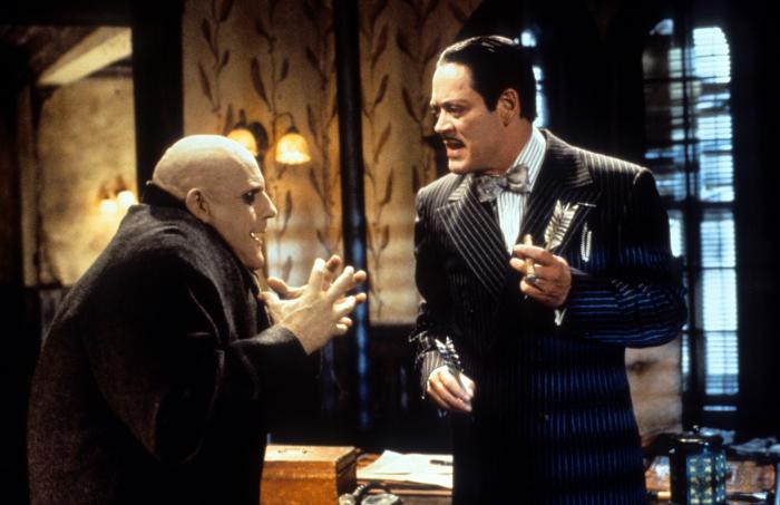 کریستوفر لوید در صحنه فیلم سینمایی Addams Family Values به همراه Raul Julia