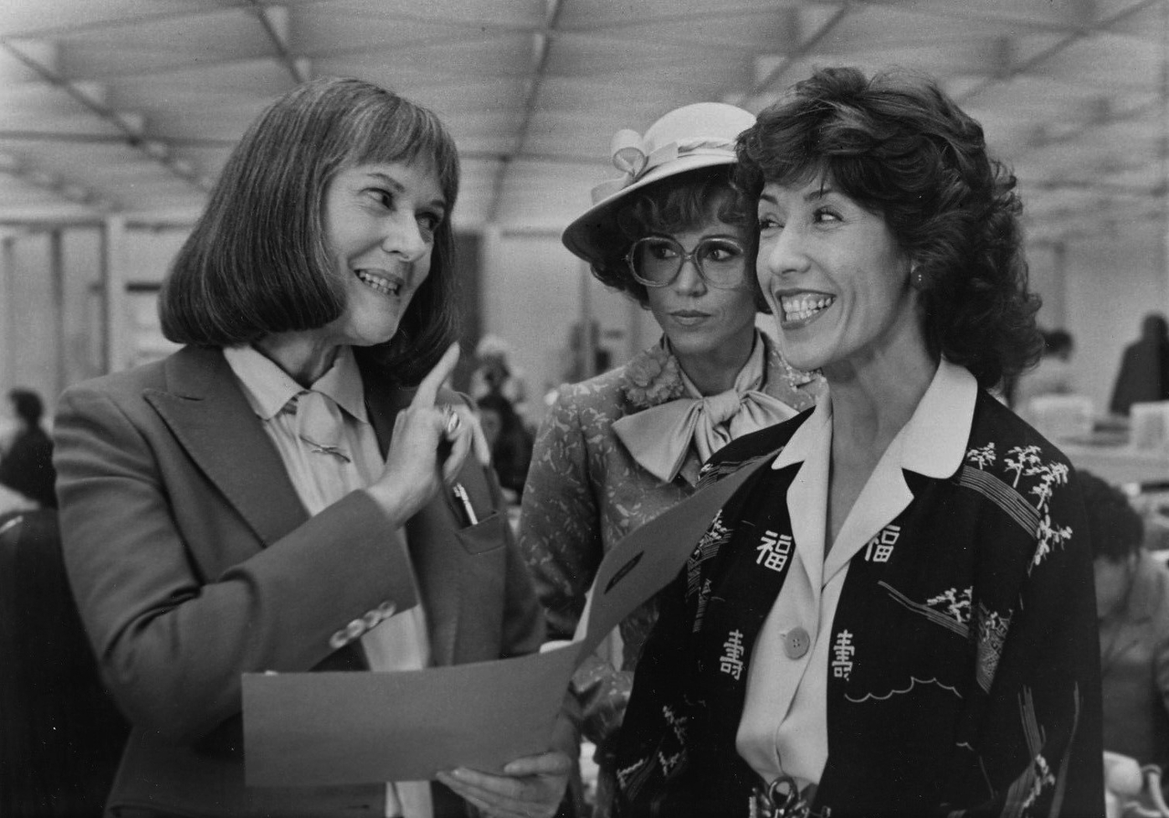 الیزابت ویلسون در صحنه فیلم سینمایی 9 to 5 به همراه Jane Fonda و Lily Tomlin