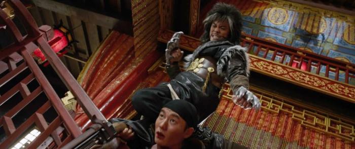Cung Le در صحنه فیلم سینمایی مردی با مشت های آهنین