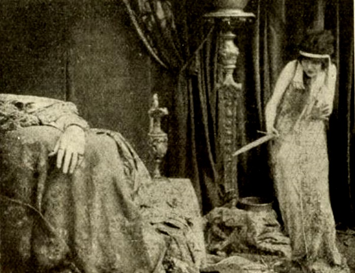 Blanche Sweet در صحنه فیلم سینمایی Judith of Bethulia