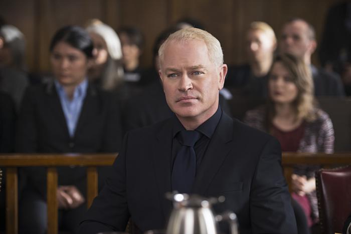 Neal McDonough در صحنه سریال تلویزیونی پیکان