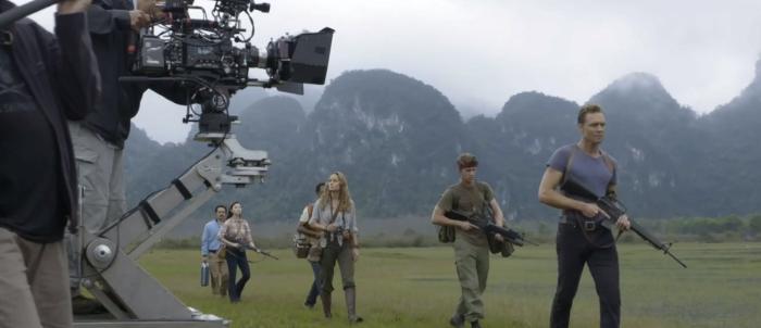 Corey Hawkins در صحنه فیلم سینمایی کونگ: جزیره جمجمه به همراه توماس من، بری لارسن، Tian Jing و تام هیدلستون