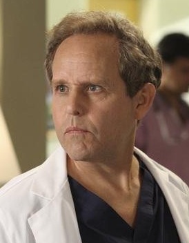 Peter MacNicol در صحنه سریال تلویزیونی آناتومی گری