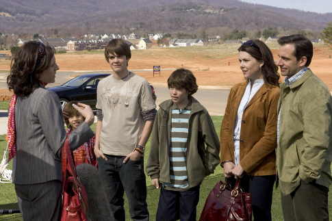 Lauren Graham در صحنه فیلم سینمایی اوان قدرتمند به همراه استیو کارل، گراهام فیلیپس، Jimmy Bennett و Johnny Simmons