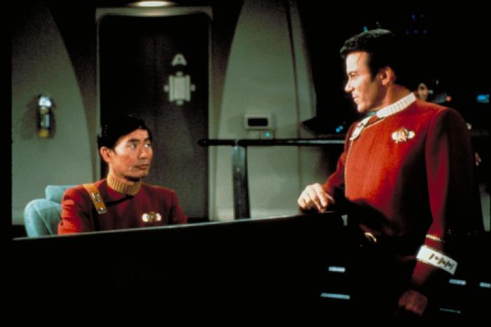 George Takei در صحنه فیلم سینمایی سفرهای ستاره ای: خشم خان به همراه William Shatner