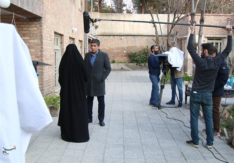حمید گودرزی در صحنه سریال تلویزیونی بر سر دو راهی