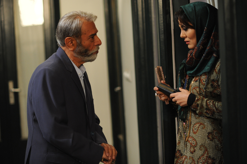 علی نصیریان در صحنه فیلم سینمایی ایران برگر