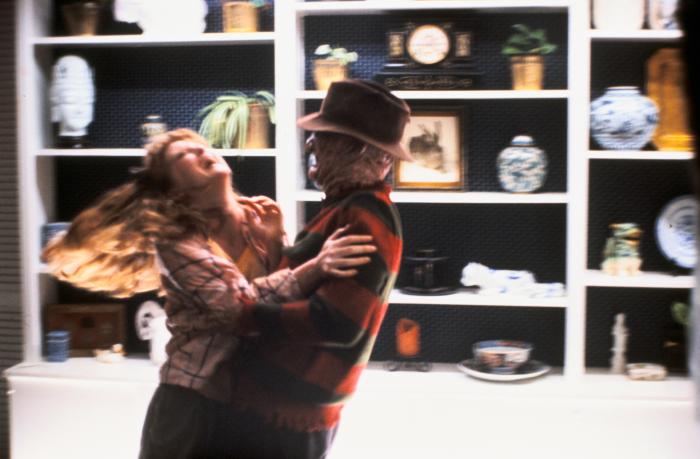 Kim Myers در صحنه فیلم سینمایی A Nightmare on Elm Street Part 2: Freddy's Revenge به همراه Robert Englund