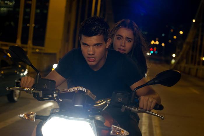  فیلم سینمایی آدم ربایی با حضور Taylor Lautner و لیلی کالینز