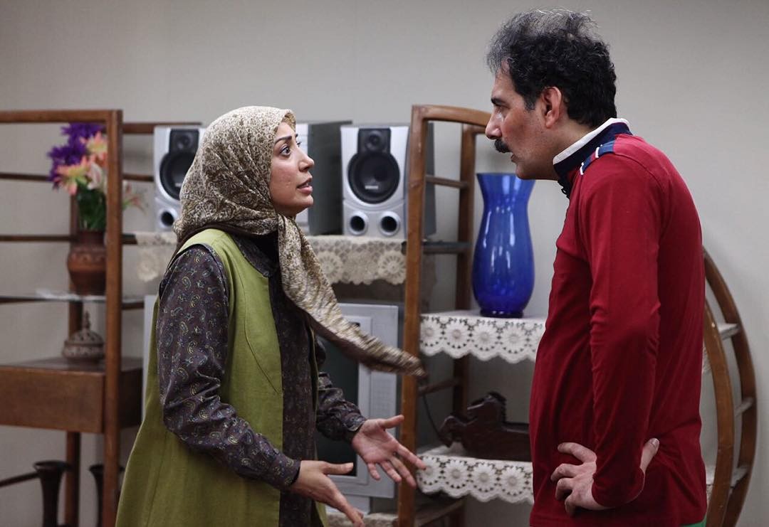 نگار عابدی در صحنه سریال تلویزیونی پادری به همراه بهنام تشکر
