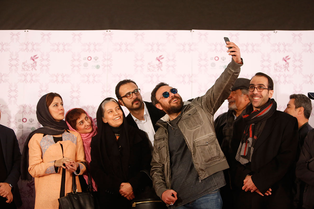 سارا بهرامی در جشنواره فیلم سینمایی خانه‌ای در‌ خیابان چهل‌ و یکم به همراه علیرضا کمالی و سهیلا رضوی