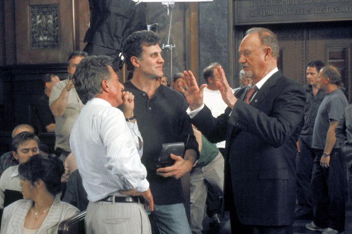 گری فلدر در صحنه فیلم سینمایی هیئت منصفه فراری به همراه داستین هافمن و جین هکمن