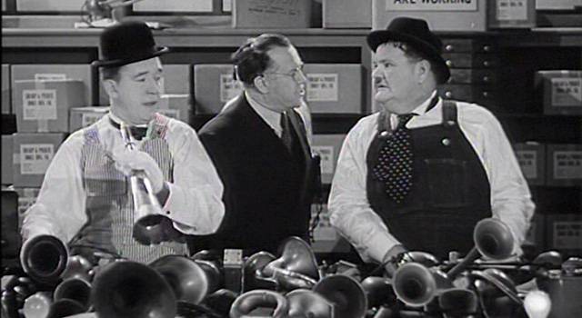  فیلم سینمایی لورل و هاردی در نخاله ها در دریا به کارگردانی Gordon Douglas