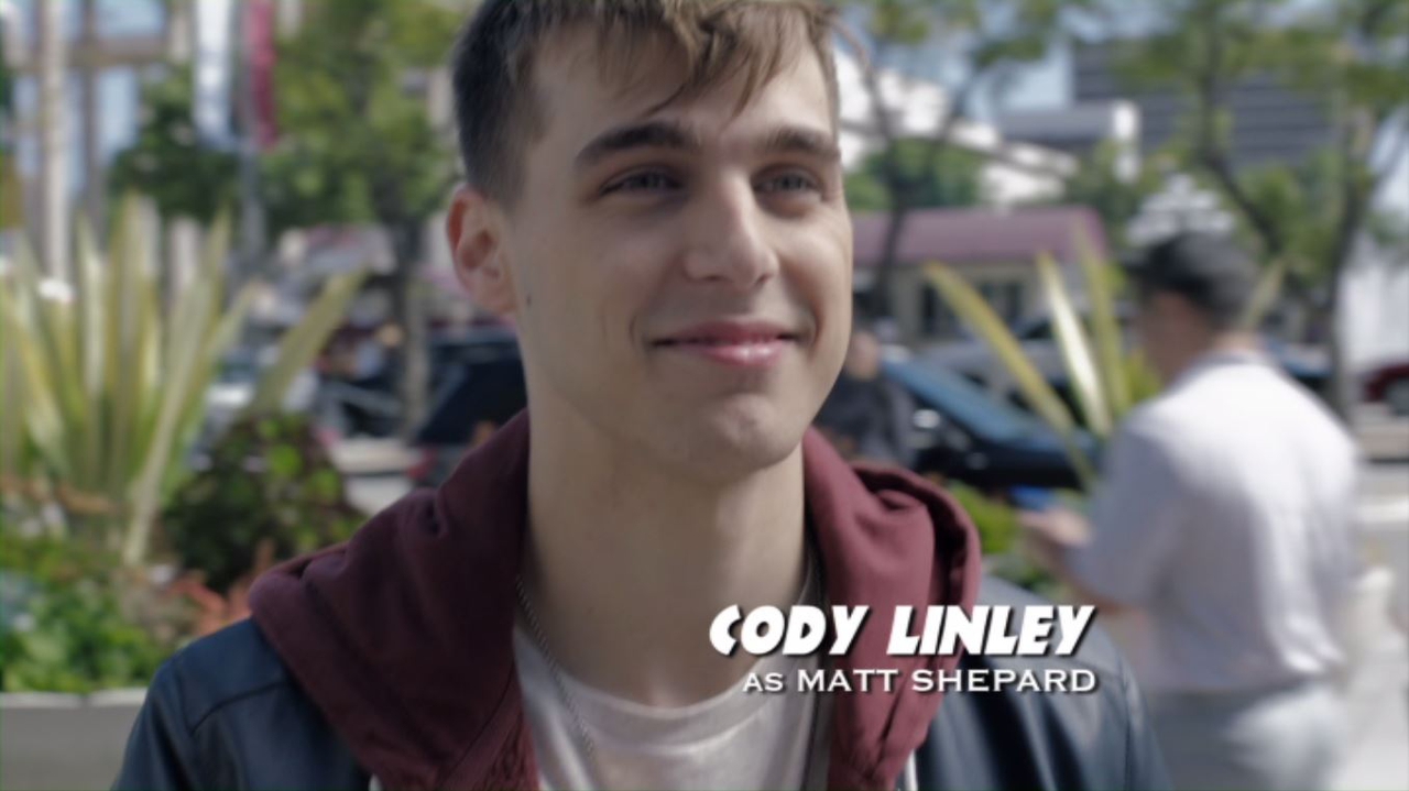 Cody Linley در صحنه فیلم سینمایی Sharknado 4: The 4th Awakens