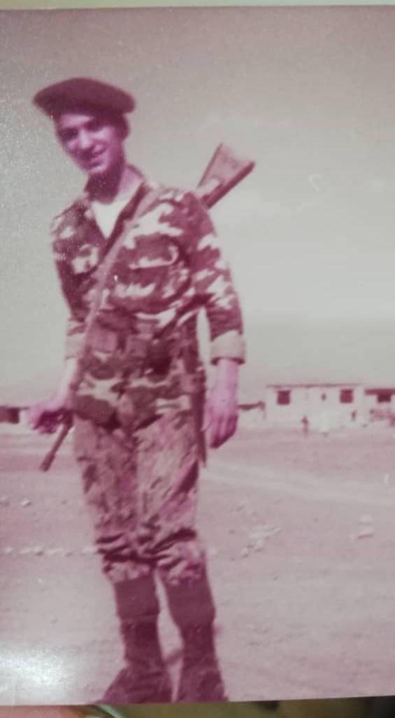 تصویری از علی ذاکری، بازیگر سینما و تلویزیون در پشت صحنه یکی از آثارش