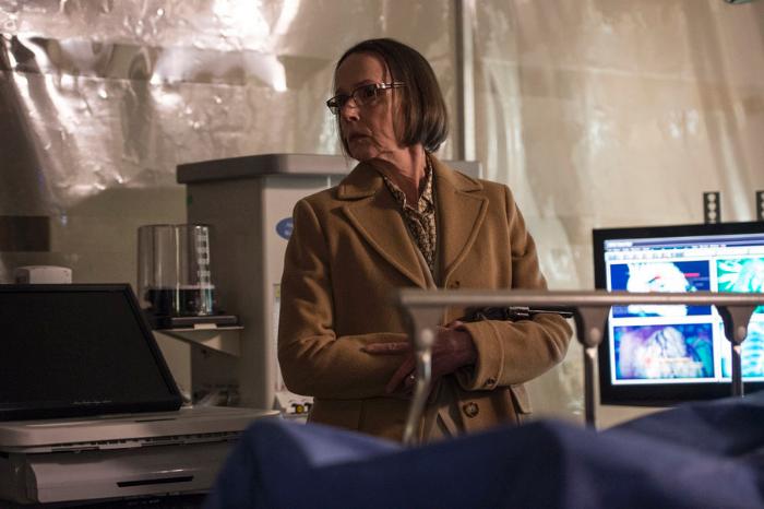 سوزان بلوممارت در صحنه سریال تلویزیونی لیست سیاه