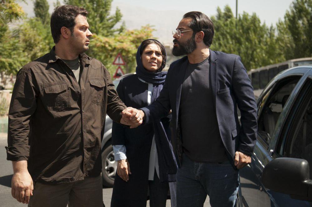پژمان بازغی در صحنه فیلم سینمایی هایلایت به همراه سام قریبیان و آزاده زارعی