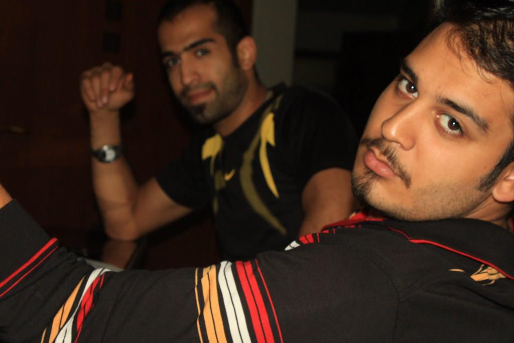 تصویری از سید حمید اسماعیلی سینما و تلویزیون در حال بازیگری سر صحنه یکی از آثارش