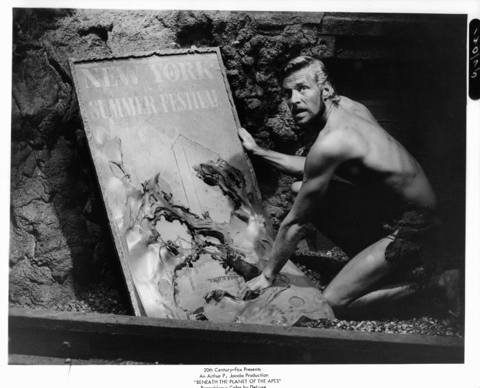 James Franciscus در صحنه فیلم سینمایی Beneath the Planet of the Apes