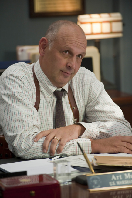 Nick Searcy در صحنه سریال تلویزیونی درست به هدف