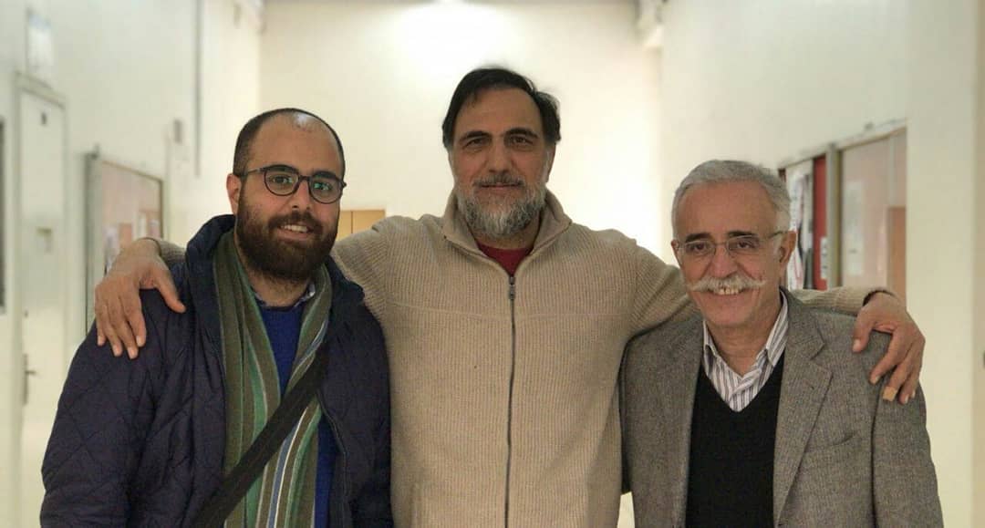 تصویری از حسن فتحی، کارگردان و نویسنده سینما و تلویزیون در پشت صحنه یکی از آثارش به همراه عبدالله اسکندری