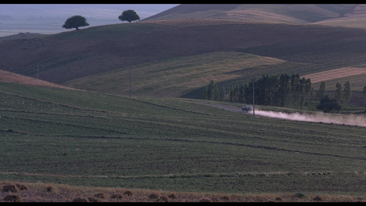  فیلم سینمایی The Wind Will Carry Us به کارگردانی Abbas Kiarostami