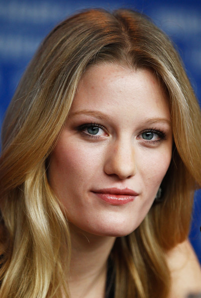 Ashley Hinshaw در صحنه فیلم سینمایی Cherry