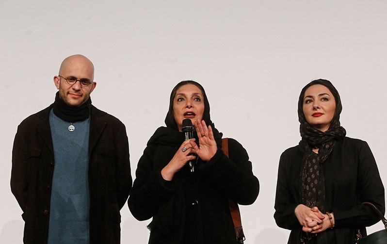 هانیه توسلی در نشست خبری فیلم سینمایی شکاف به همراه منیژه حکمت و بابک حمیدیان