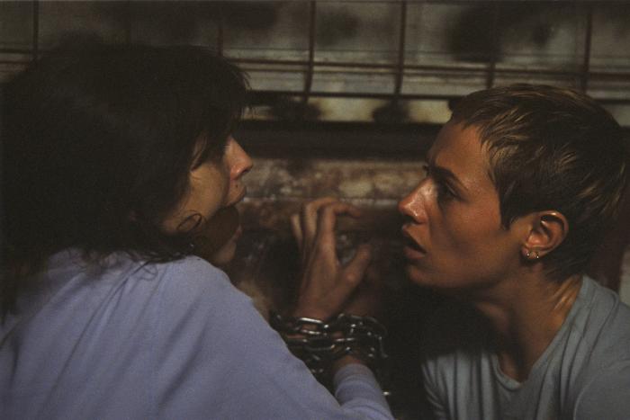 Maïwenn در صحنه فیلم سینمایی Switchblade Romance به همراه Cécile De France