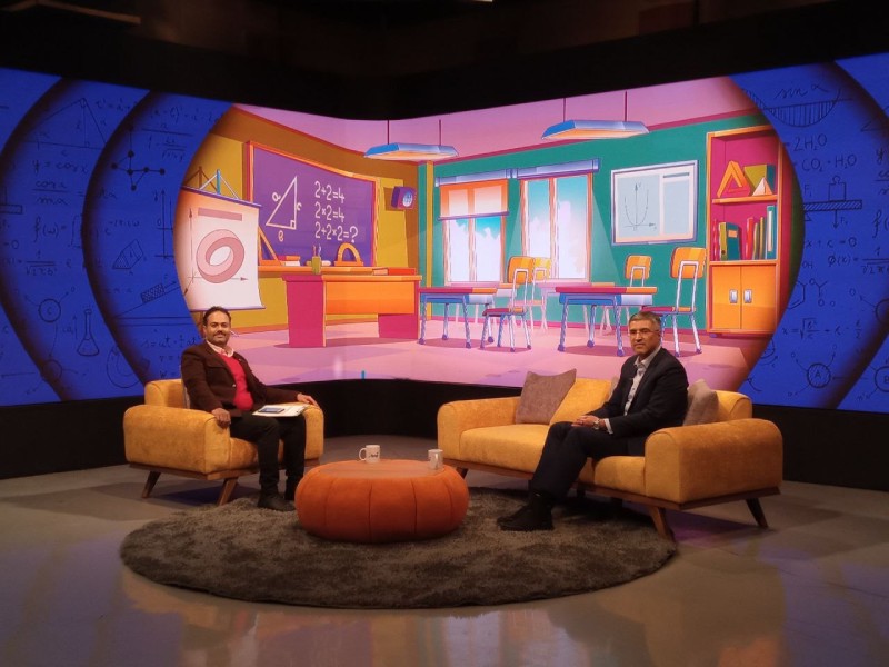  برنامه تلویزیونی آموزگار به کارگردانی ندارد