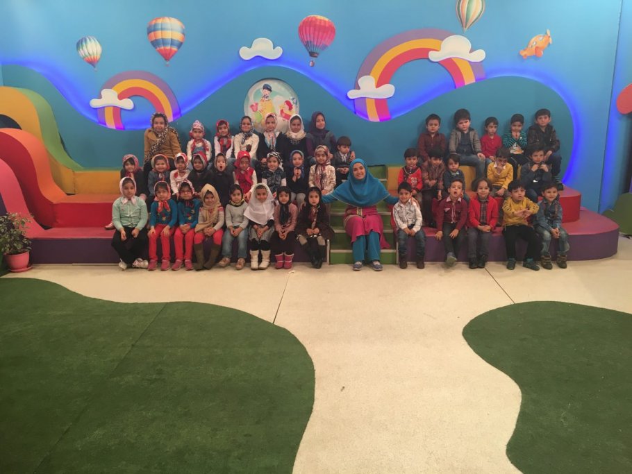  برنامه تلویزیونی رنگین کمان به کارگردانی ندارد