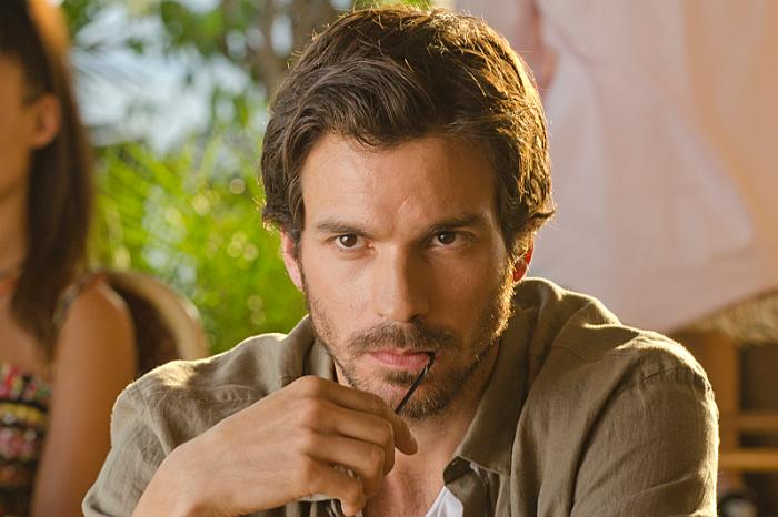 Santiago Cabrera در صحنه سریال تلویزیونی دکستر