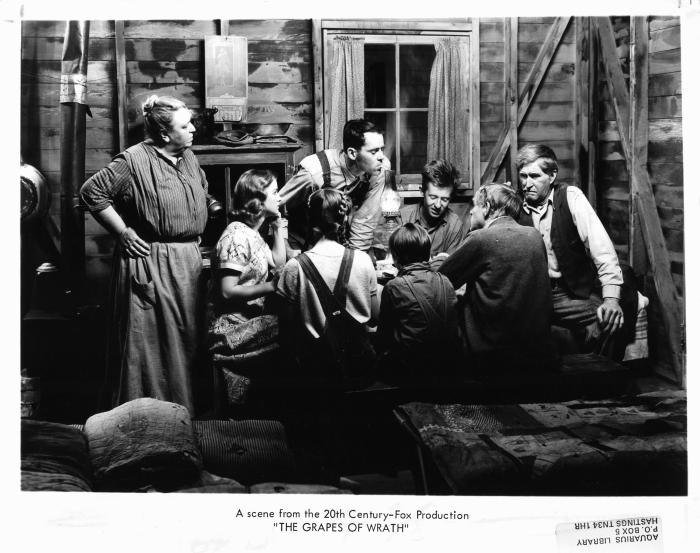 Dorris Bowdon در صحنه فیلم سینمایی خوشه های خشم به همراه Russell Simpson، جین دارول و هنری فوندا