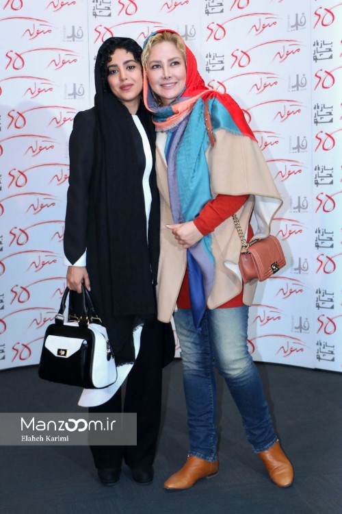 هنگامه حمیدزاده در اکران افتتاحیه فیلم سینمایی متولد 65 به همراه آناهیتا نعمتی