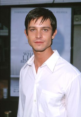 Jason Behr در صحنه فیلم سینمایی راز نهفته در اعماق
