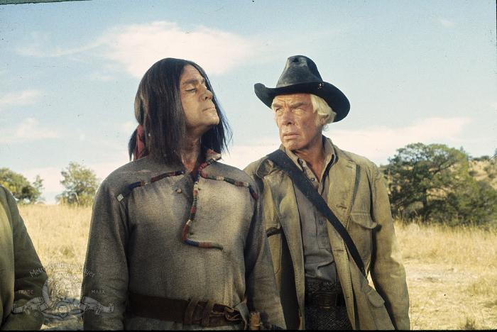 Oliver Reed در صحنه فیلم سینمایی The Great Scout & Cathouse Thursday به همراه Lee Marvin