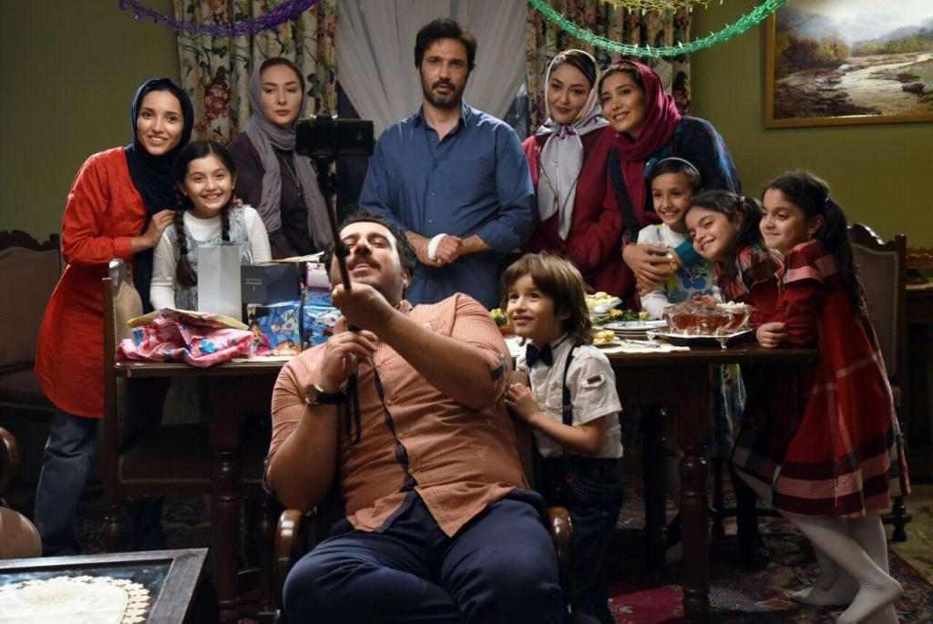 خاطره اسدی در صحنه فیلم سینمایی نقطه کور به همراه محسن کیایی، محمدرضا فروتن، هانیه توسلی و شقایق فراهانی