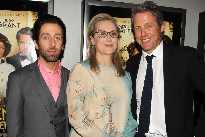 سیمون هلبرگ در صحنه فیلم سینمایی فلورانس فاستر جنکینس به همراه مریل استریپ و هیو گرانت