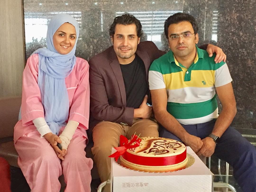 امیرمحمد زند در پشت صحنه سریال تلویزیونی ماه و پلنگ به همراه بیتا سحرخیز