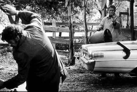آل لتیری در صحنه فیلم سینمایی گریز به همراه استیو مک کوئین
