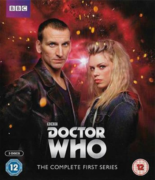 Christopher Eccleston در صحنه سریال تلویزیونی Doctor Who به همراه Billie Piper