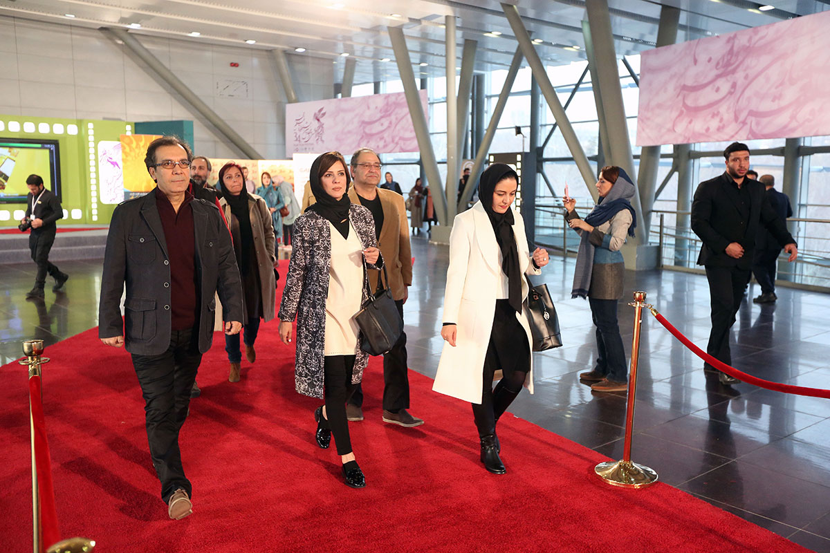 سارا بهرامی در صحنه فیلم سینمایی گیتا به همراه مریلا زارعی، مسعود مددی و سعید شهرام