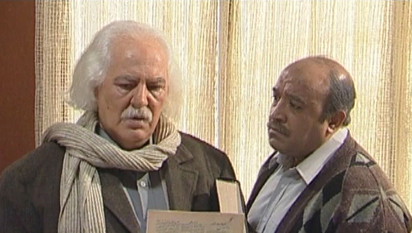 مظفر مقدم در صحنه سریال تلویزیونی رستوران خانوادگی به همراه جمشید اسماعیل‌خانی