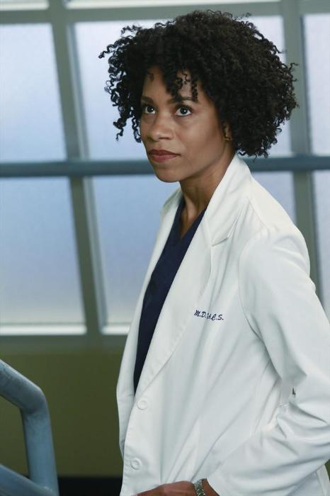 Kelly McCreary در صحنه سریال تلویزیونی آناتومی گری