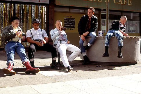 Andrew Ellis در صحنه فیلم سینمایی این جا انگلستان است به همراه Kieran Hardcastle، جوزف گیلگان، Jack O'Connell و Andrew Shim