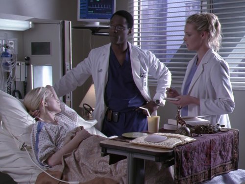 Katherine LaNasa در صحنه سریال تلویزیونی آناتومی گری به همراه Isaiah Washington و کاترین هیگل